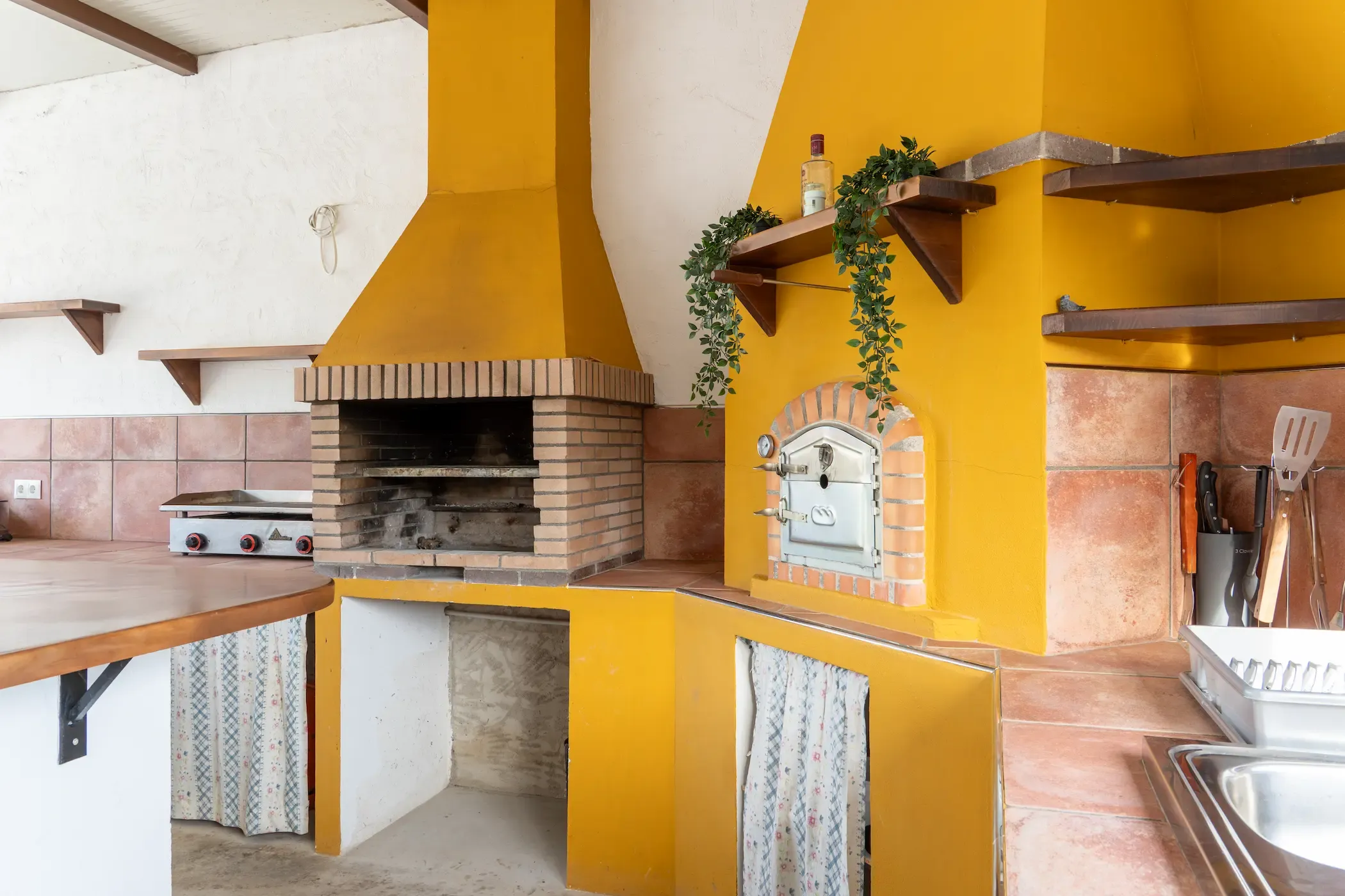 Detalle del horno exterior y zona exterior