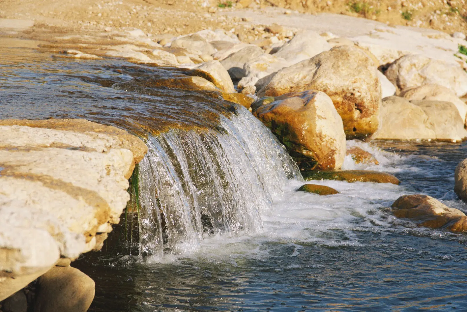 Cascada cercana